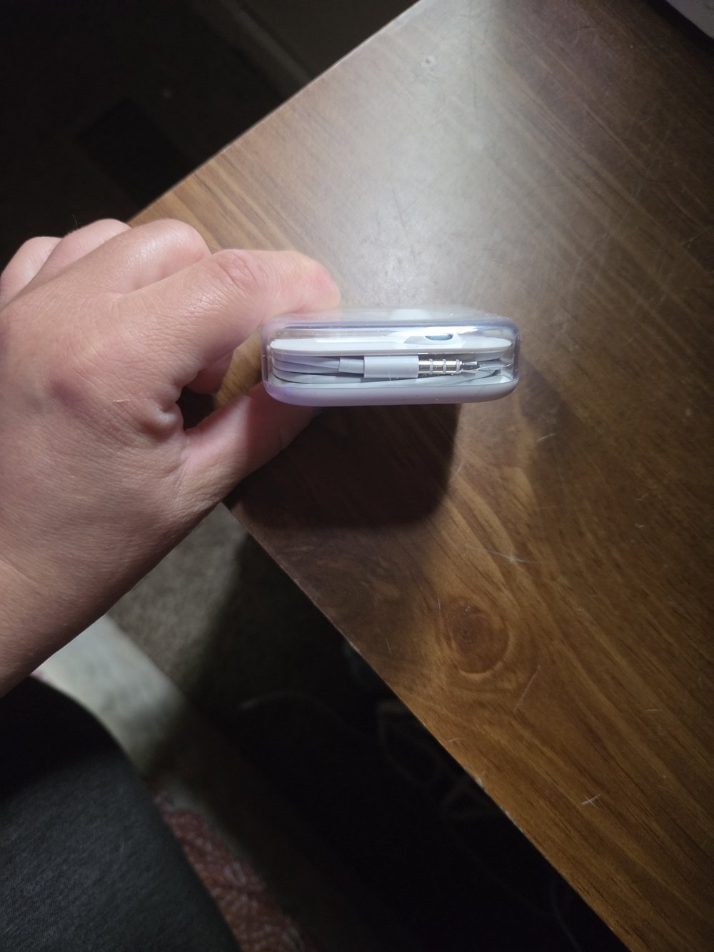 Apple Earbuds - Picture 2 of 3
